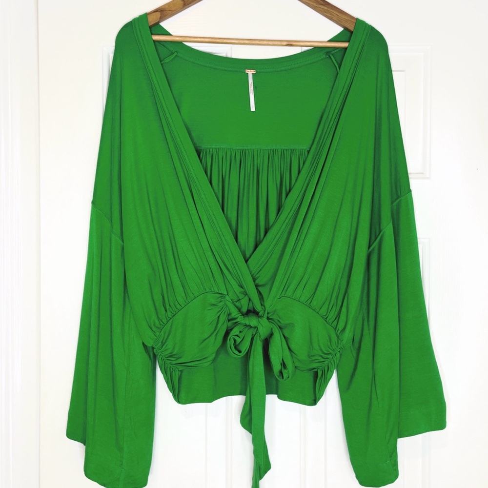 NWOT Free People “That’s A Wrap” Kelly Green Tie Front Boho Top Large - Picture 2 of 10
